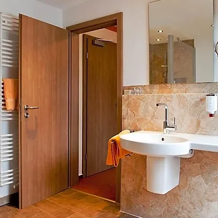 Otel Vossbur Toppenstedt
